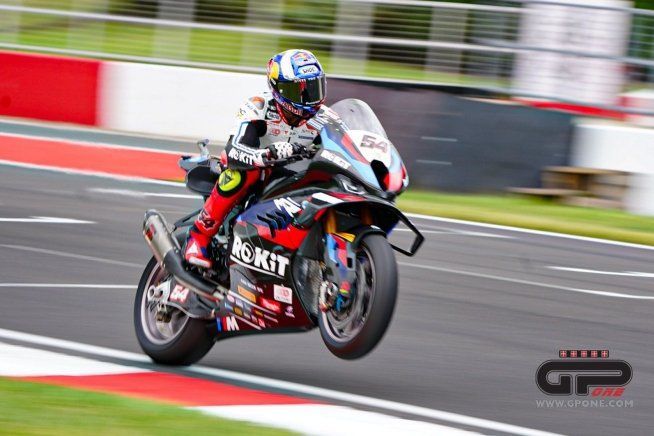 SBK: Toprak Razgatlioglu 'one man band' a Donington Superbike