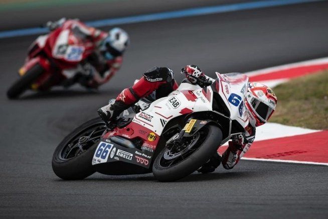 SBK: Huertas e Montella ai ferri corti a Magny-Cours: Tuuli vince Gara 1