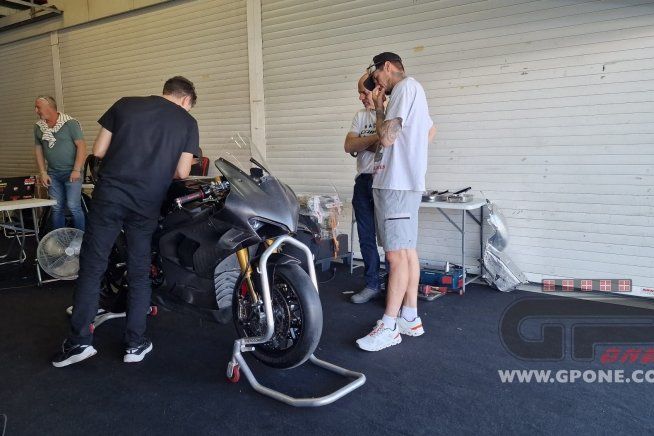 SBK: Colpo di scena: BMW non ha dato la liberatoria a Redding per provare la Ducati!