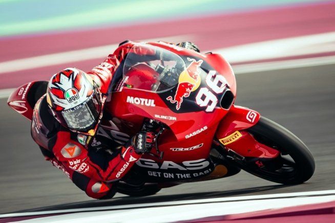 Moto3: Holgado strappa la pole a Ortolà, demolendo il record della pista di Lusail
