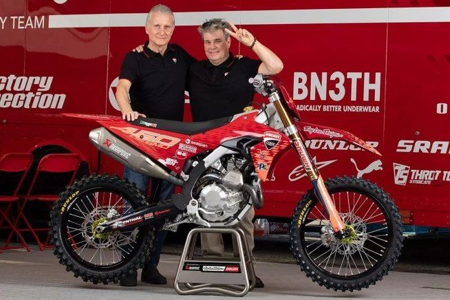 Moto - News: Ducati challenges Supercross: Team TLD Racing will race the Desmo450 MX