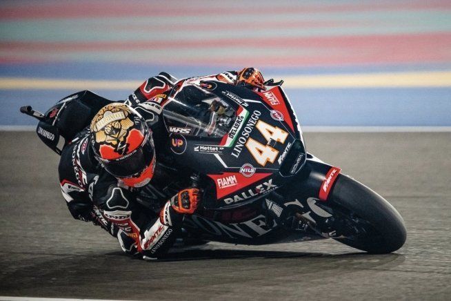 Moto2: Canet si prende il Qatar e la testa del Mondiale. Cade Dixon. 2° Deniz Oncu