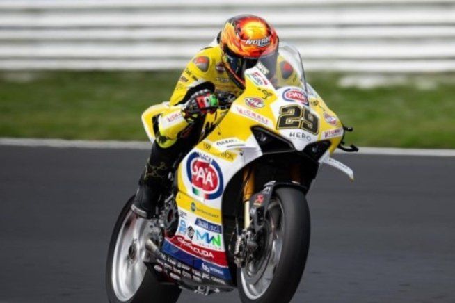 SBK: Iannone: "Il dolore è ancora forte, ma sono riuscito a completare il programma"