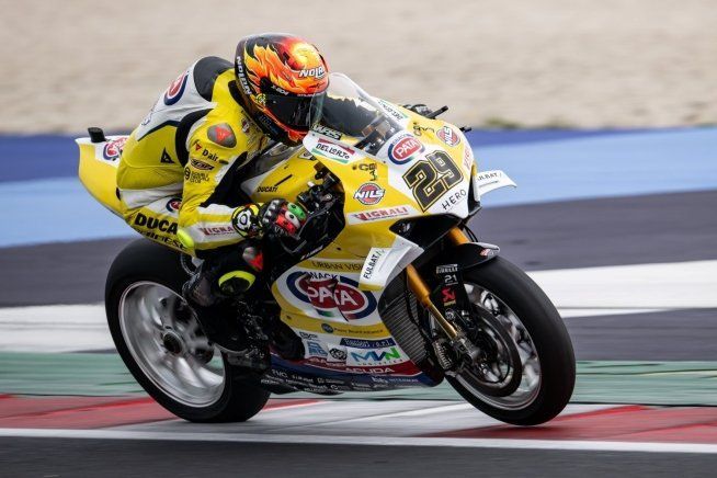 SBK: Iannone: “Giornata complicata, ma abbiamo trovato una soluzione”