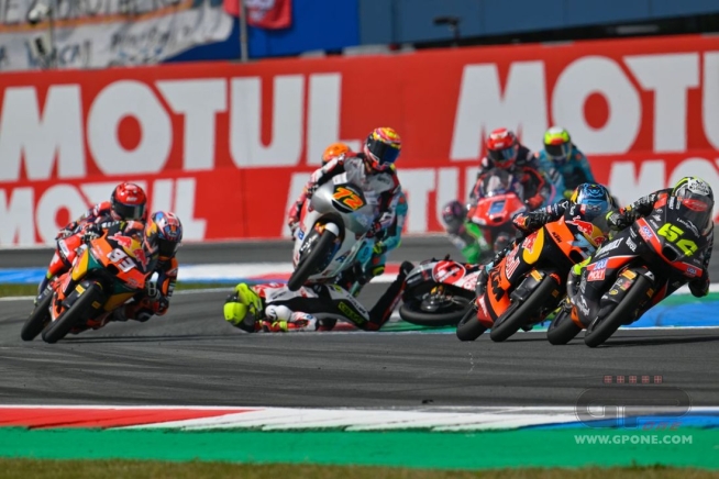 Moto3: FOTOSEQUENZA - Il terribile incidente di Lunetta ad Assen: dovrà essere operato