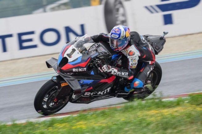 SBK: Toprak si prende la Superpole Race, Bulega sbaglia gomma e sprofonda 13°