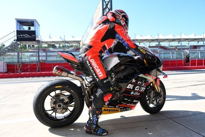 SBK: CIV Superbike: Delbianco in pole provvisoria a Imola, weekend finito per Pirro