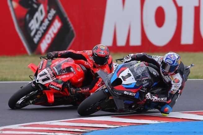 SBK: Magny-Cours: Bulega nella tana del lupo contro Toprak e BMW