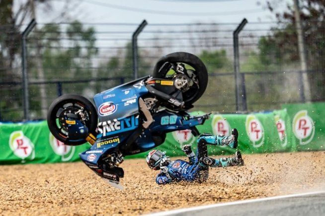 Moto2: GP di Thailandia già finito per Huertas: piede destro fratturato