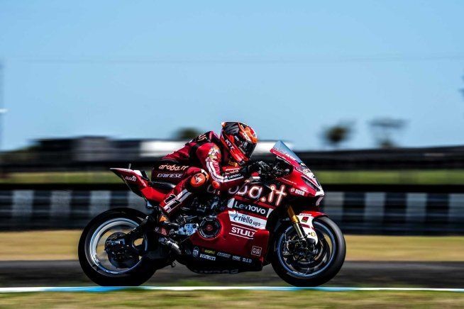 SBK: Sempre e solo Bulega! Nicolò fa sua la FP1 a Phillip Island, 3° Bassani
