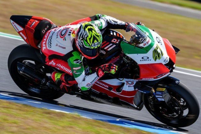 SBK: Bassani: "Io in lotta con Bulega? No, lui è uno scalino sopra"