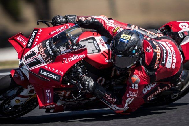 SBK: Bulega in pole a Phillip Island, Montella sorprende tutti, ultimo Oliveira!