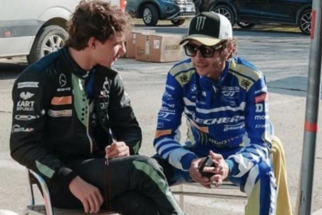 FORMULA 1: Antonelli riporta l’Italia in vetta: la profezia di Valentino Rossi diventa realtà