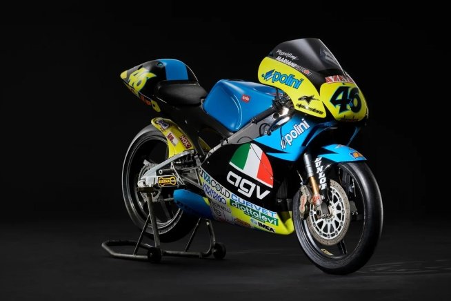 L'Aprilia-AGV della prima vittoria di Valentino Rossi in vendita a 150.000 € 