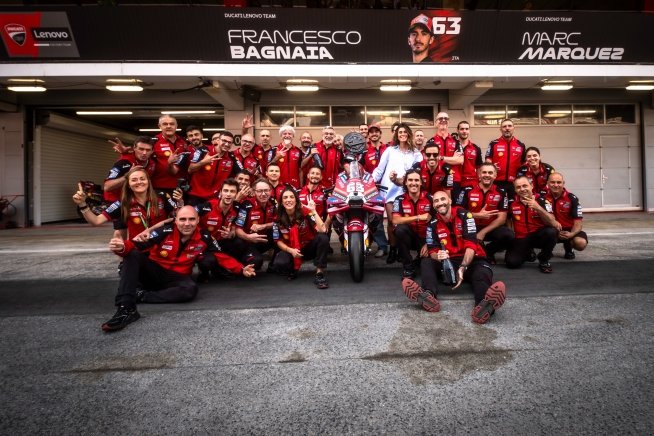 Pioggia di penalizzazioni per la pressione gomme: Bagnaia sale sul podio