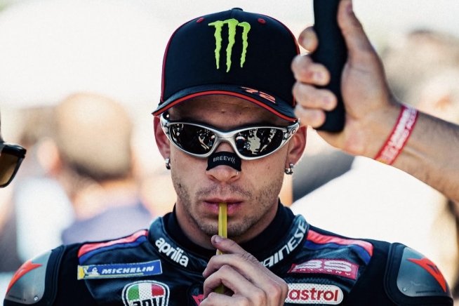 Bezzecchi: "Oggi siamo stati graziati. Ci arrivavano addosso i pezzi di moto"