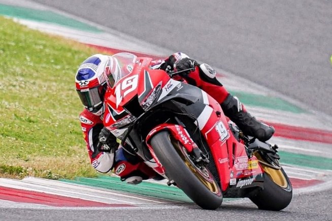 Superbike: il venerdì a Imola si apre nel segno di Giannini, 3° Delbianco 3°