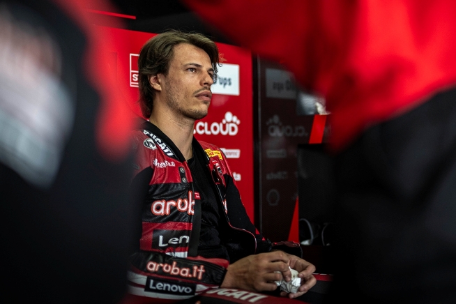 Bulega verso l’addio alla Superbike: chi lo sostituirà sulla Ducati?