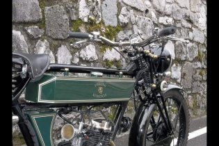 Moto - News: The Black Douglas Sterling: il ritorno delle sottocanna