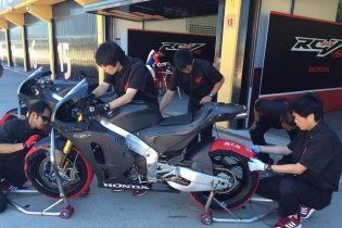 Moto - Test: Honda RC213V-S: Ron Haslam la prova per noi