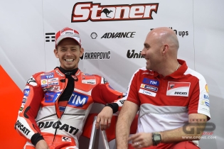 Stoner già in pista con la Ducati a Losail