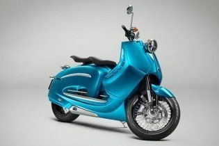 Moto - News: PiperMoto J Series: scooter classico con motore KTM 690