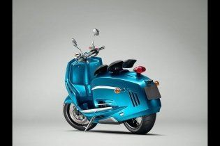 Moto - News: PiperMoto J Series: scooter classico con motore KTM 690