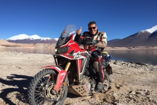 Moto - News: La Honda Africa Twin sulla vetta del vulcano più alto del mondo