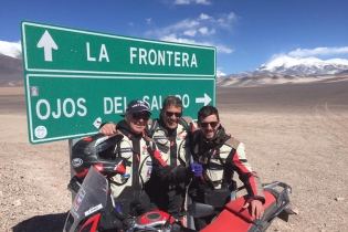Moto - News: La Honda Africa Twin sulla vetta del vulcano più alto del mondo