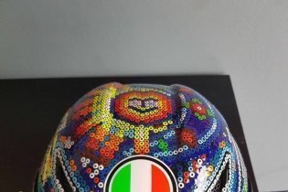 MotoGP: Messico e... Malesia: il casco di Valentino per i test