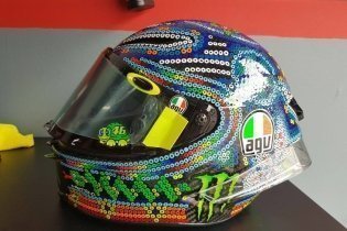 MotoGP: Messico e... Malesia: il casco di Valentino per i test