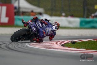MotoGP: FOTO. La caduta di Vinales nelle FP4 a Sepang