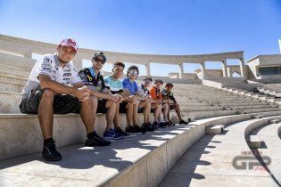 MotoGP: I piloti della MotoGP turisti per caso a Doha
