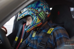 MotoGP: Valentino Rossi torna al volante della Ferrari