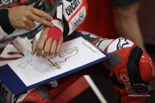 Lorenzo, braccio di ferro con la Ducati a Sepang