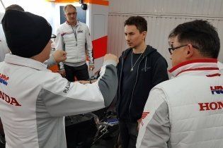 MotoGP: La prima volta di Lorenzo in Honda: le foto mai viste