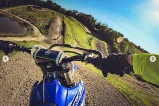 : Rossi e Dovizioso insieme sulla pista di cross di Cavallara 