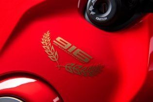 Moto - News: Carl Fogarty svela la Ducati Panigale V4 25° Anniversario 916