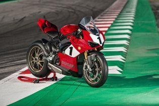 Moto - News: Carl Fogarty svela la Ducati Panigale V4 25° Anniversario 916