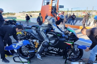 Moto - Test: PROVA Energica Ego Corsa: in pista col cuore elettrico