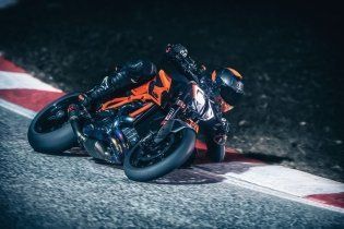 Moto - News: KTM Super Duke 1290 R 2020: la Bestia ha affilato gli artigli