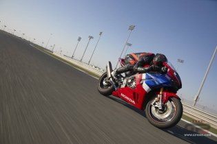 Moto - Test: Prova Honda CBR 1000 RR-R: una rivoluzione, mai stata così “cattiva”