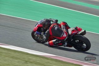 Moto - Test: Prova Honda CBR 1000 RR-R: una rivoluzione, mai stata così “cattiva”