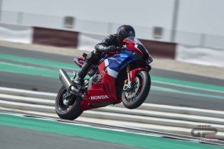 Moto - Test: Prova Honda CBR 1000 RR-R: una rivoluzione, mai stata così “cattiva”