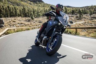 Moto - Test: Nuova Yamaha Tracer 700 2020, non solo “sguardo R1” ed Euro 5