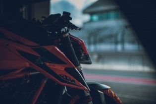 Moto - Test: PROVA KTM Super Duke 1290 R: Bestia nell'anima, ringhia ma non azzanna