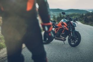 Moto - Test: PROVA KTM Super Duke 1290 R: Bestia nell'anima, ringhia ma non azzanna