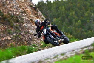Moto - Test: PROVA KTM Super Duke 1290 R: Bestia nell'anima, ringhia ma non azzanna