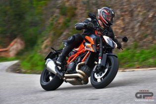 Moto - Test: PROVA KTM Super Duke 1290 R: Bestia nell'anima, ringhia ma non azzanna
