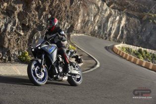 Moto - Test: Nuova Yamaha Tracer 700 2020, non solo “sguardo R1” ed Euro 5